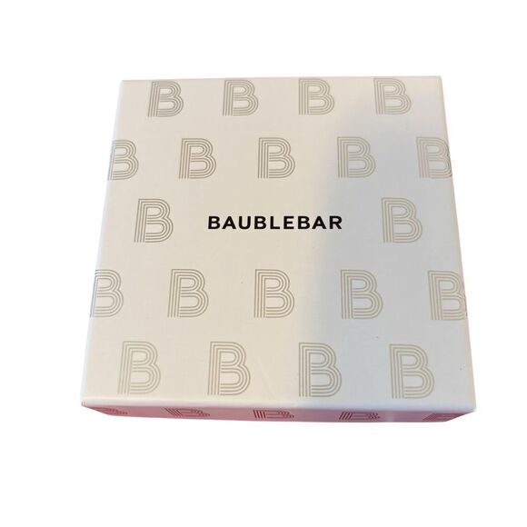 Adorable BaubleBar Tiny Trickster Pave Crystal Leprechaun Earrings. - Picture 8 of 8